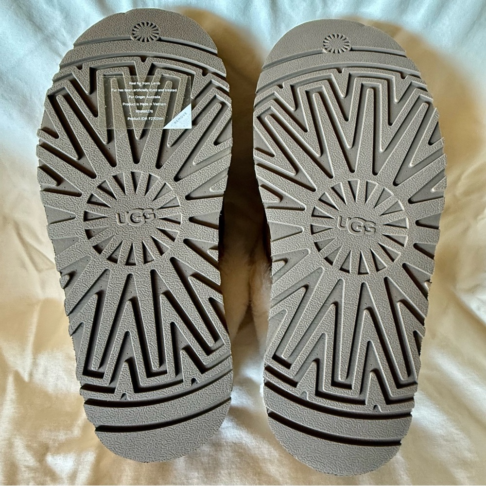 UGG Disquette Shoe - 8 - Picture 5 of 11